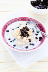 oatmeal with blueberries for breakfast