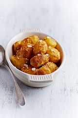 Oven-Baked Potatoes with Sea Salt, Turmeric and Sesame Seeds
