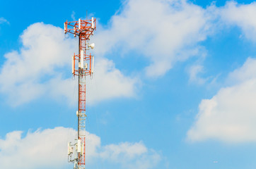 Obraz premium Antenna on blue sky
