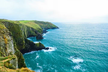 Gordijnen Iers landschap. kustlijn atlantische kust County Cork, Ierland © Voyagerix