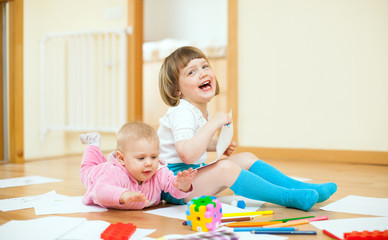 Obraz na płótnie Canvas cheerful sibling plays in home