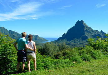 Fototapeta na wymiar Couple in French Polynesia