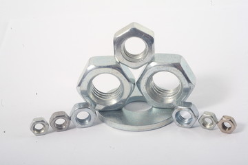 маленькие гайки