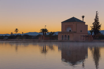 Obraz premium Menara Gardens in Marrakesh at dawn
