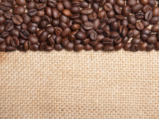 Fototapeta premium Coffee beans on burlap background