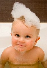 Little boy taking a bath - 61664465