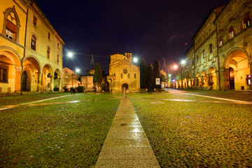 Fototapeta na wymiar Santo Stefano church and square by night