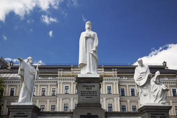Fototapeta na wymiar Monument to the heroes of ancient Russia in Kiev