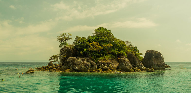 необитаемый остров в океане