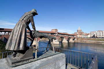 Laundress statue and Old Bridge of Pavia - 61672875