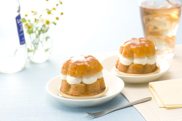 Savarin and iced tea