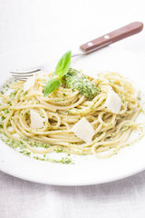 Spaghetti with green pesto