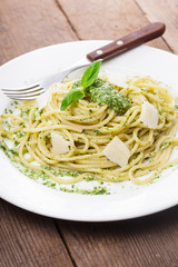 Spaghetti with green pesto
