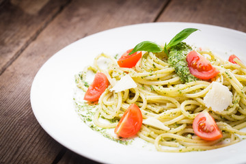 Spaghetti with green pesto