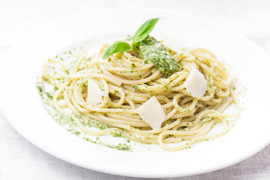 Spaghetti with green pesto