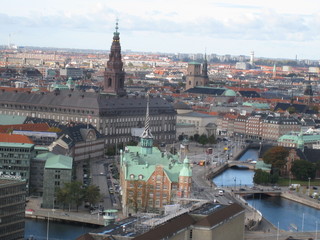 Fototapeta premium Kopenhagen Blick auf Børsen und Christiansborg Slot