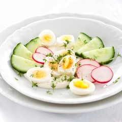 Salad with quail eggs