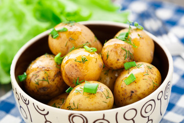 Potato with dill and scalliom