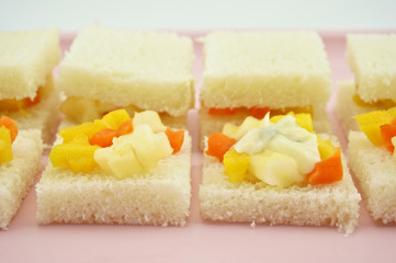 Small sandwich mango apple carrot cucumber bread cream salad
