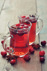 Mulled wine with fresh cranberry