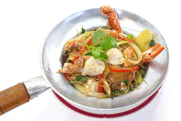 fried Crab and grass noodles served on the pan