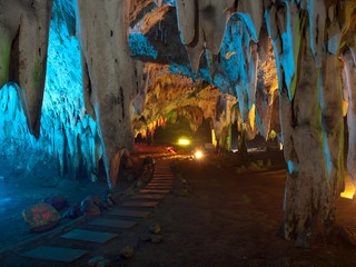 Tham Khao Bin cave