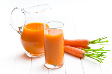 carrot juice in glass