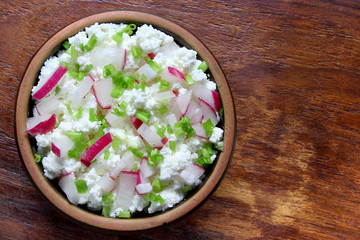 Cottage cheese with radish and chives