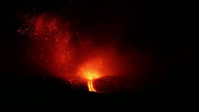 Etna lava at night in November 2013