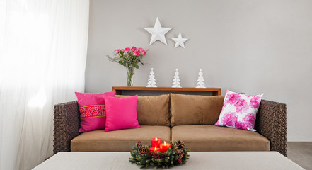 Beige sofa with advent flower arangement