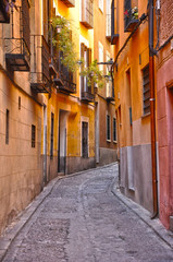 Fototapeta na wymiar Calle del Toledo antiguo, España, estrecha, angosta