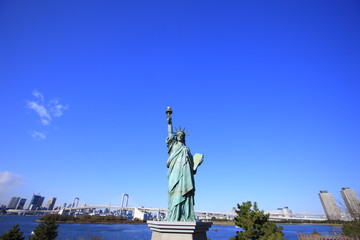 Fototapeta premium Rainbow Bridge and the Statue of Liberty
