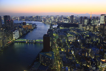 Fototapeta na wymiar Night View of Sumida River, Tsukiji market, and Tokyo Tower