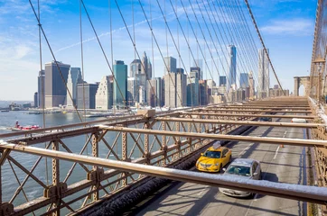 Fototapeten Taxi cab crossing the Brooklyn Bridge in New York © f11photo