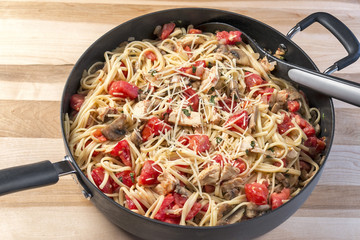 Chicken, tomato and basil linguine