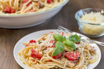 Chicken, tomato and basil linguine