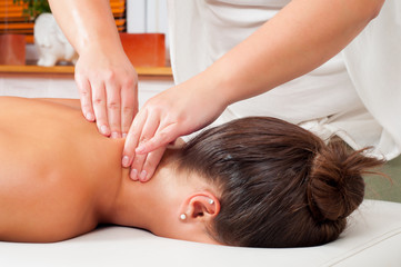 Obraz na płótnie Canvas Young women getting neck massage