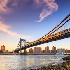 Fototapeta na wymiar Manhattan bridge at sunset