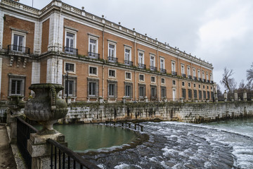 Obraz na płótnie Canvas Ornamental fountains of the Palace of Aranjuez, Madrid, Spain