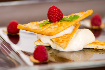 Dessert crackers with Raspberries