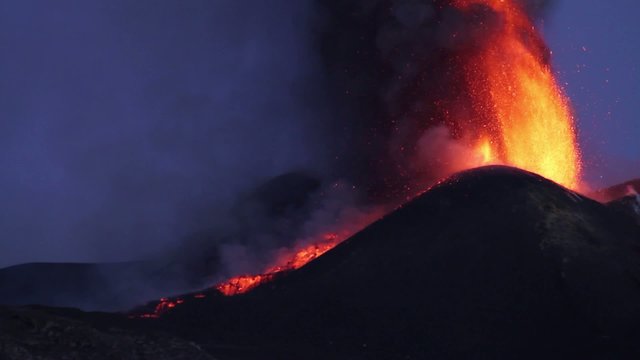 Etna lava glow end lava fountain