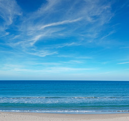 Fototapeta na wymiar blue sky by the shore