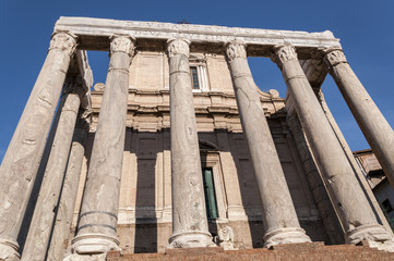 Obraz premium Temple of Antoninus and Faustina in the Roman Forum, Rome, Italy