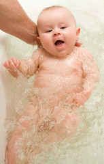 Little boy bathing in father's hands - 61741004