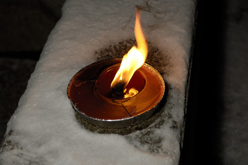 Kerzenleuchte im Schnee, Kerns, Kanton Obwalden, Schweiz