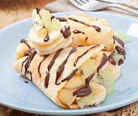 Pancakes with fruit with chocolate syrup