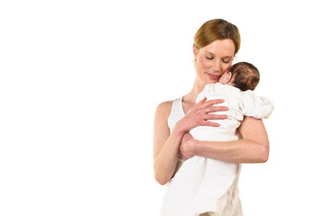 Mutter mit Säugling auf dem Arm