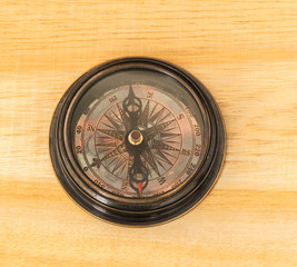 Fototapeta na wymiar old compass on wood