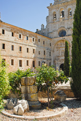Fototapeta na wymiar Monasterio Santa Maria z vid 2