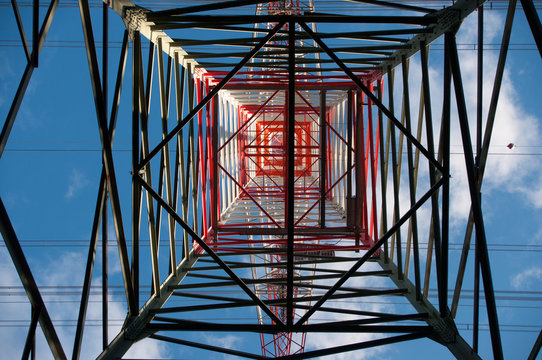 Strommast von unten